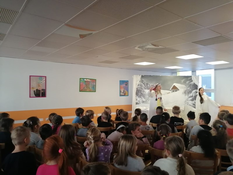 divadelní představení "Jak skřítek málem zaspal Vánoce"