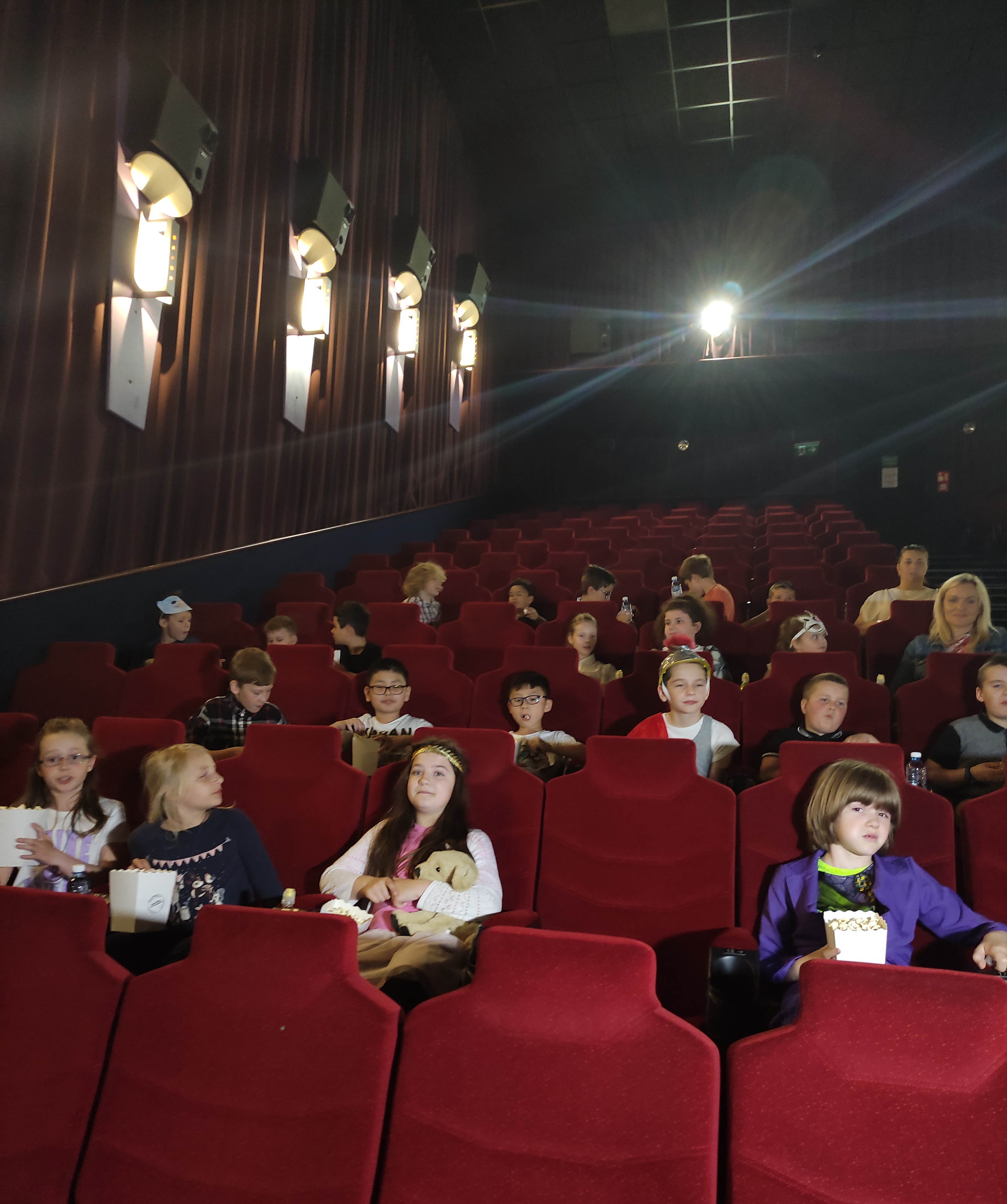 3.A na večírku "Tajemství staré bambitky 2"