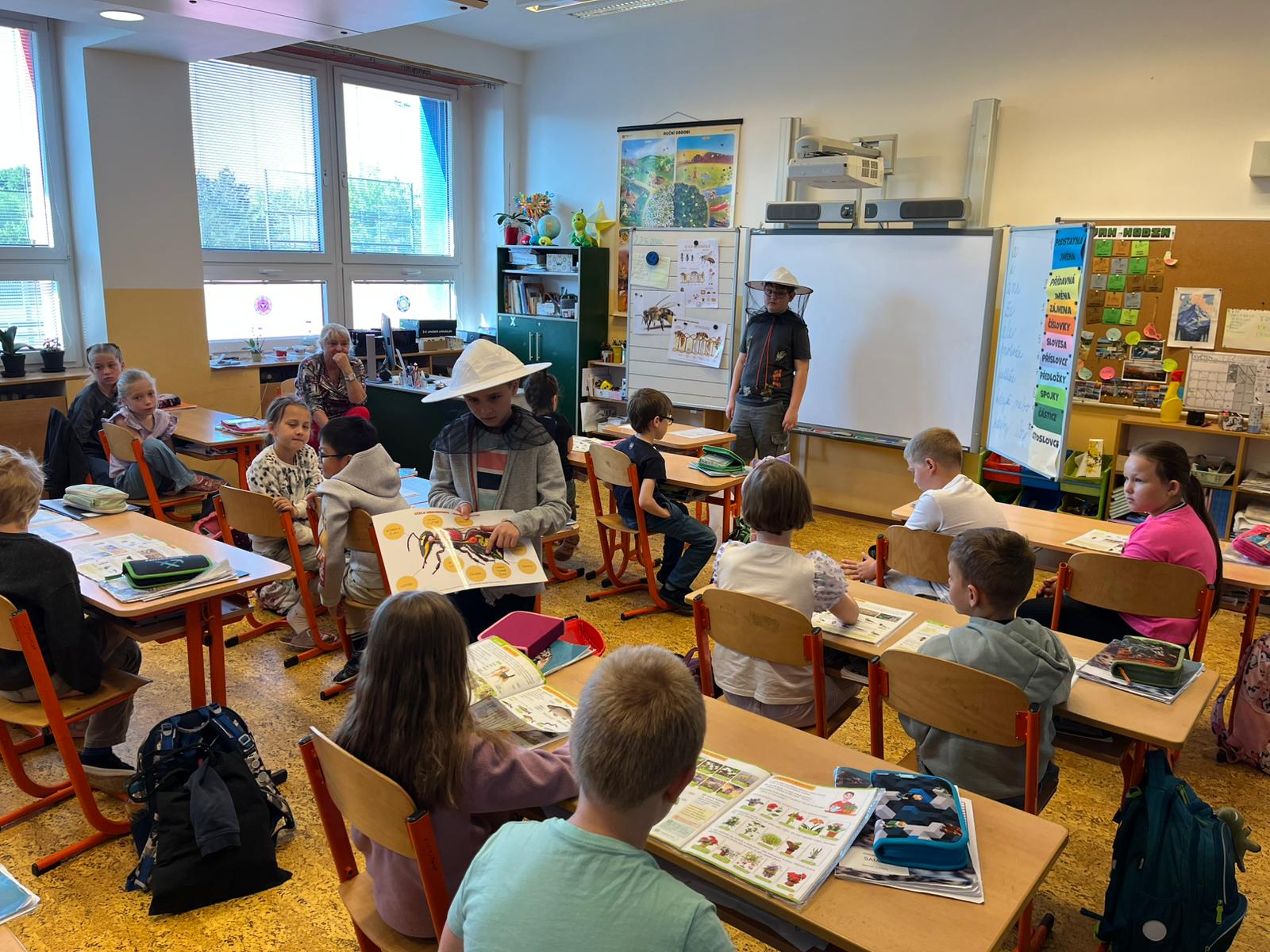 Světový den včel na naší škole: Obsahově nabitá přednáška sklidila úspěch