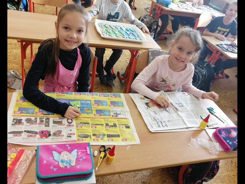 výroba vánočních ozdob žáků 2. tříd