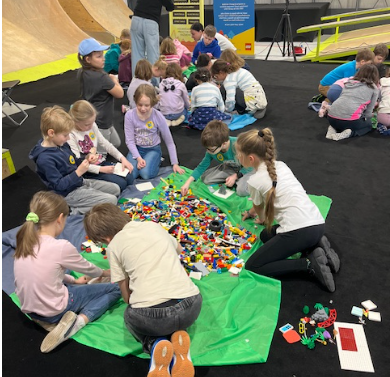 Hravé stavění a velké nápady: První stupeň na LEGO workshopu