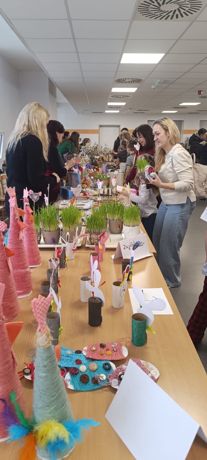 Tradiční velikonoční jarmark a swap knih a oděvů