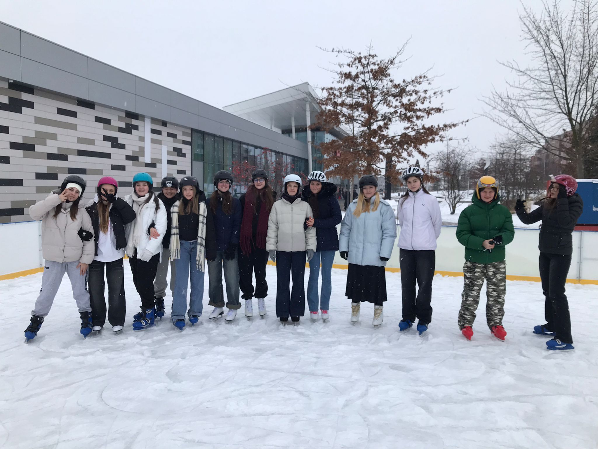 Hodina tělocviku trochu jinak – bruslení ve Westfield Černý Most