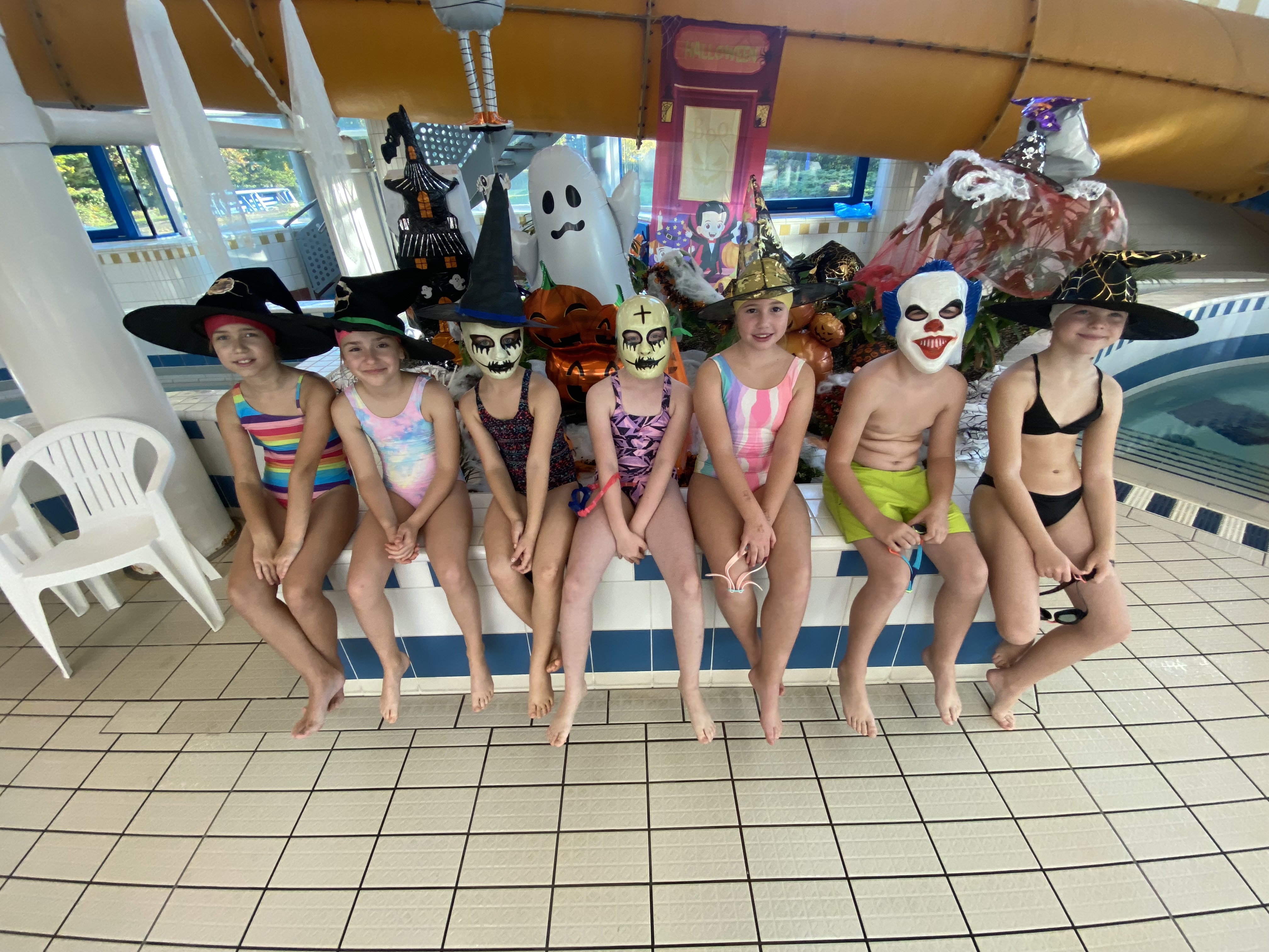 Plavecká lekce v halloweenském stylu