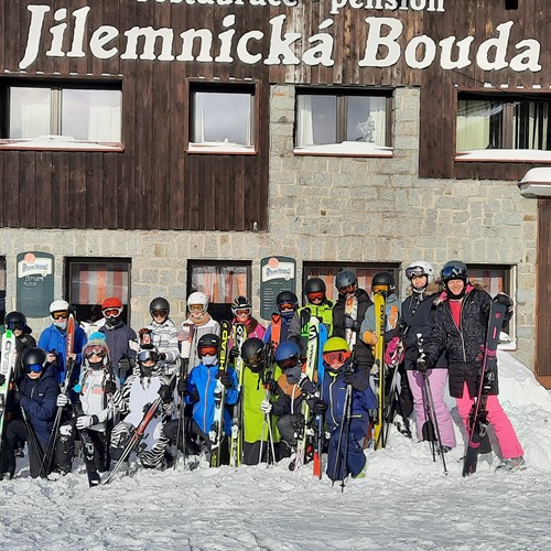 Ohlédnutí za ukončeným lyžařským výcvikem žáků 7. tříd v únoru 2023